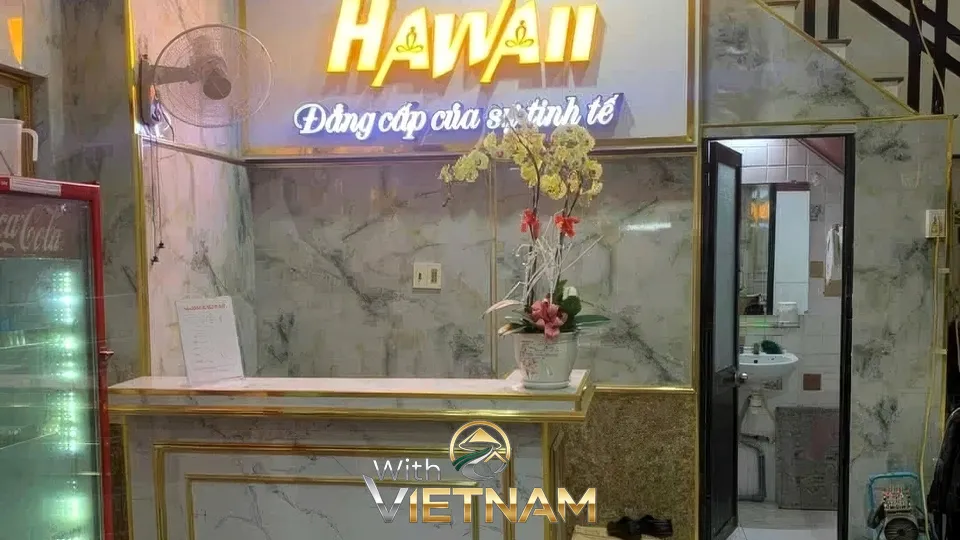 금색 장식의 하와이 마사지 카운터 모습