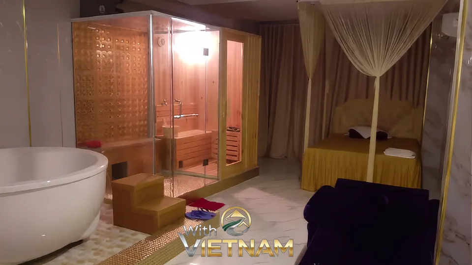 원형 욕조와 개인 사우나가 있는 객실