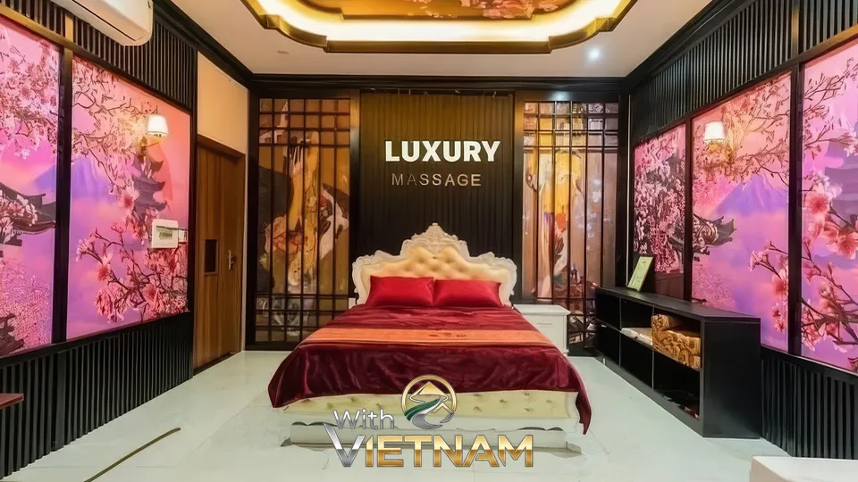 벚꽃 벽지와 붉은 침구가 세팅된 마사지 룸