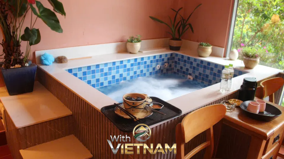 자쿠지에서 즐기는 따뜻한 차