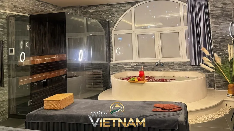 바나 스파의 욕조와 사우나가 있는 프라이빗 룸