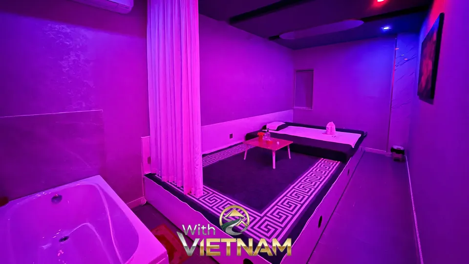 욕조와 침대가 있는 돈키호테 마사지 룸