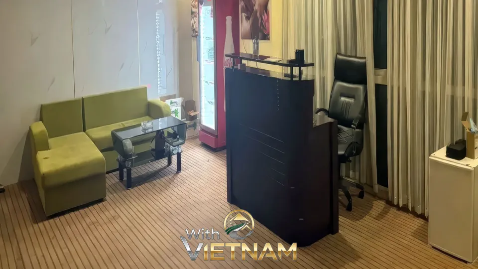 안내 데스크가 있는 다낭 빨간그네 대기실