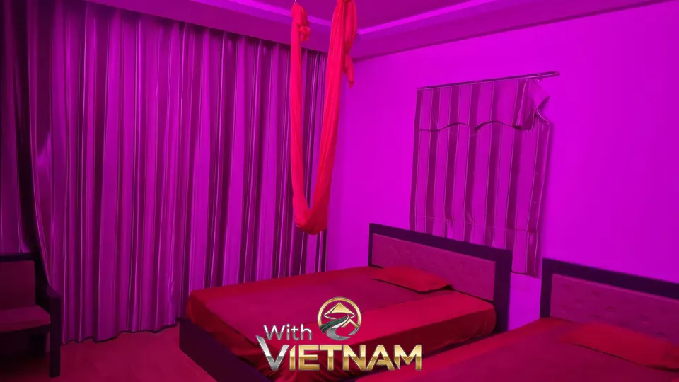 두 개의 빨간그네 마사지 베드