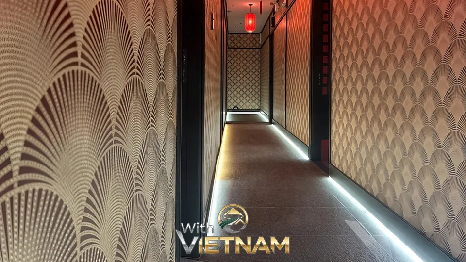 고급스러운 사쿠라 마사지샵 복도 전경