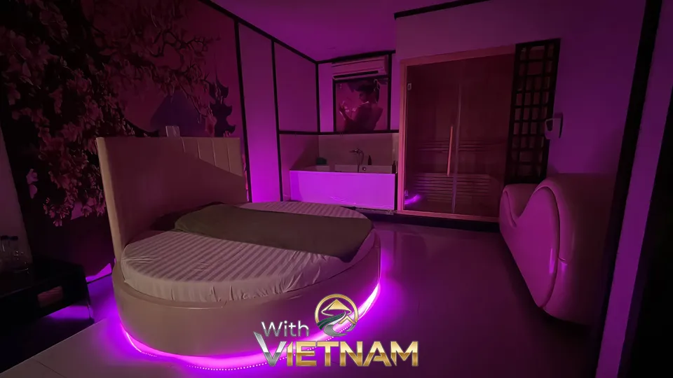 보라색 조명의 둥근 침대 마사지룸