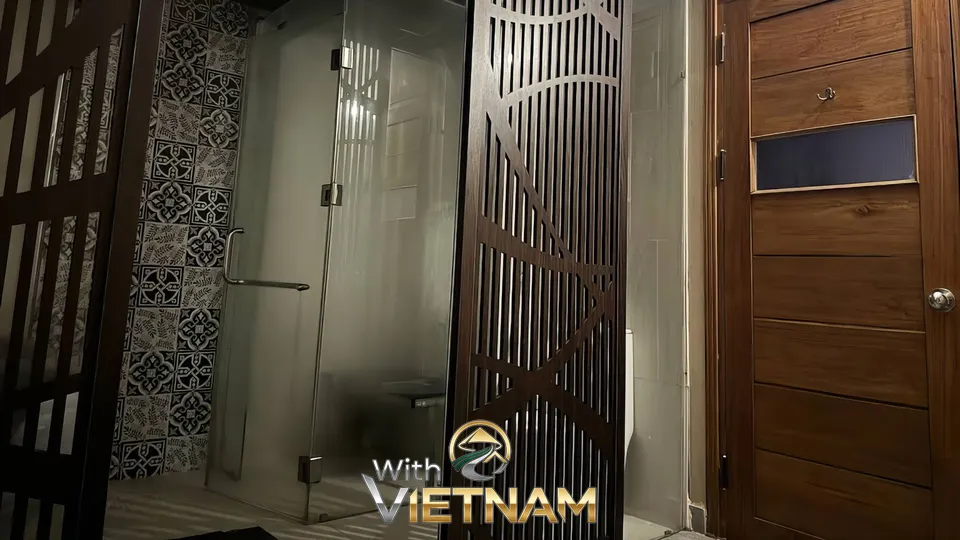 현대적인 디자인의 유리 샤워 부스