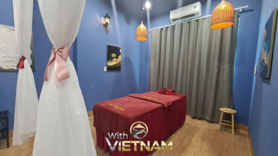 더 킹 스파의 마사지 베드 두 개가 있는 룸