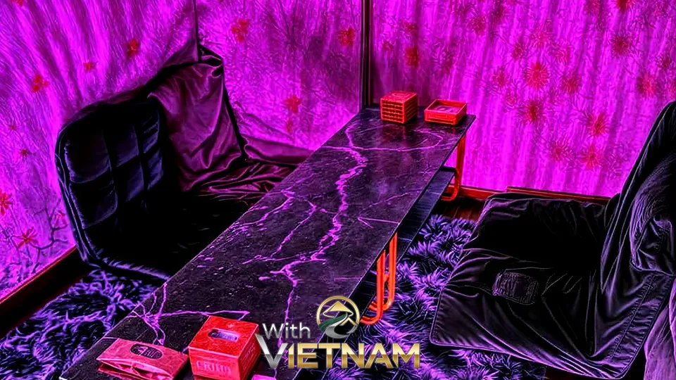 화려한 분홍색 조명의 휴식 공간