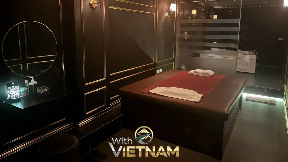 어두운 조명의 프라이빗 마사지 룸