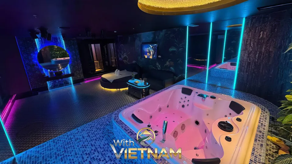 파란색 조명과 타일 바닥의 스파룸