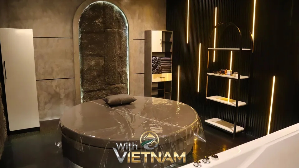 도도 스파의 고급스러운 욕조가 딸린 룸