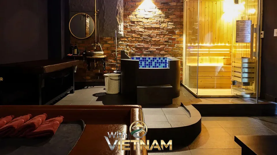 두리안 스파의 넓은 온수 욕조와 사우나