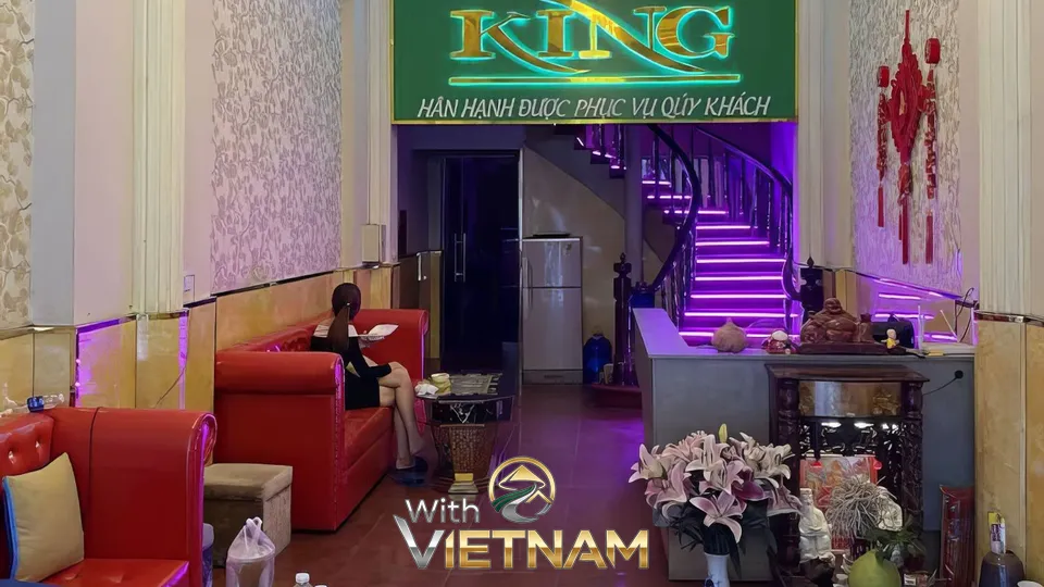 킹 마사지샵 로비의 화려한 내부