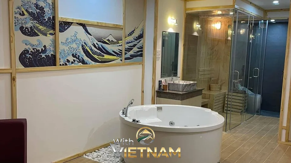 자쿠지와 샤워 시설이 있는 스파