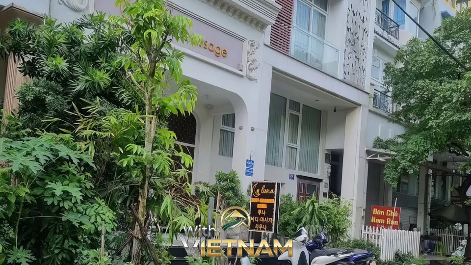 호치민 루나 마사지샵의 낮 전경