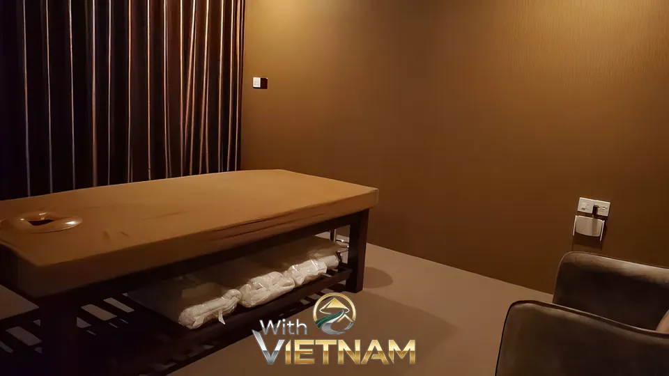 개인실에 있는 마사지 침대