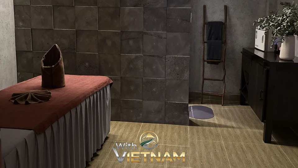 회색 타일 벽의 마사지 룸