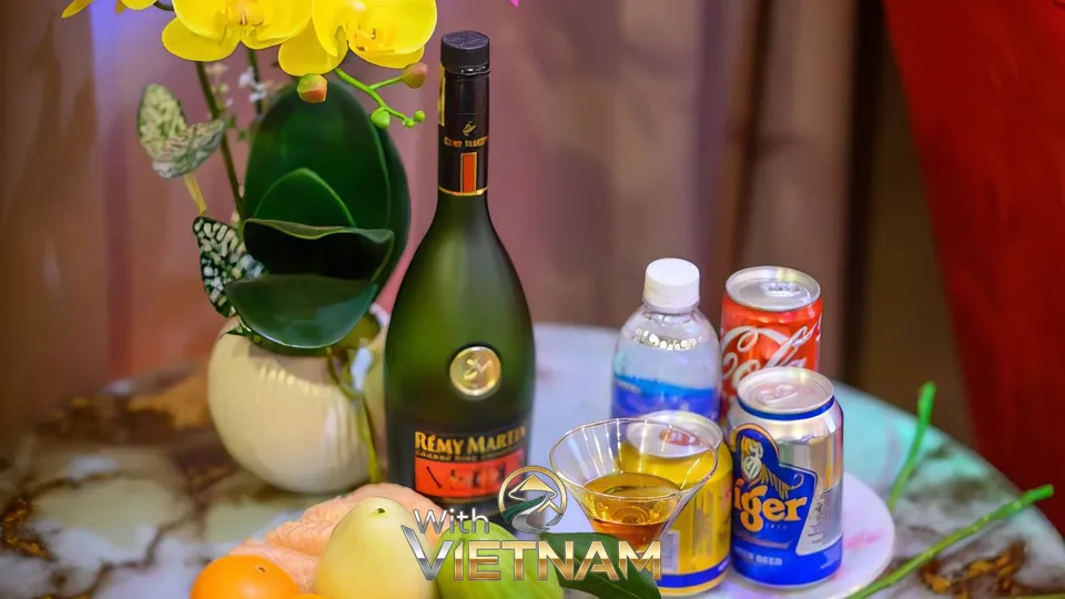 헤네시와 음료수 그리고 꽃 장식