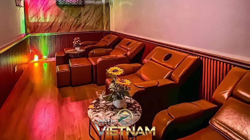 편안한 발 마사지 의자가 있는 공간