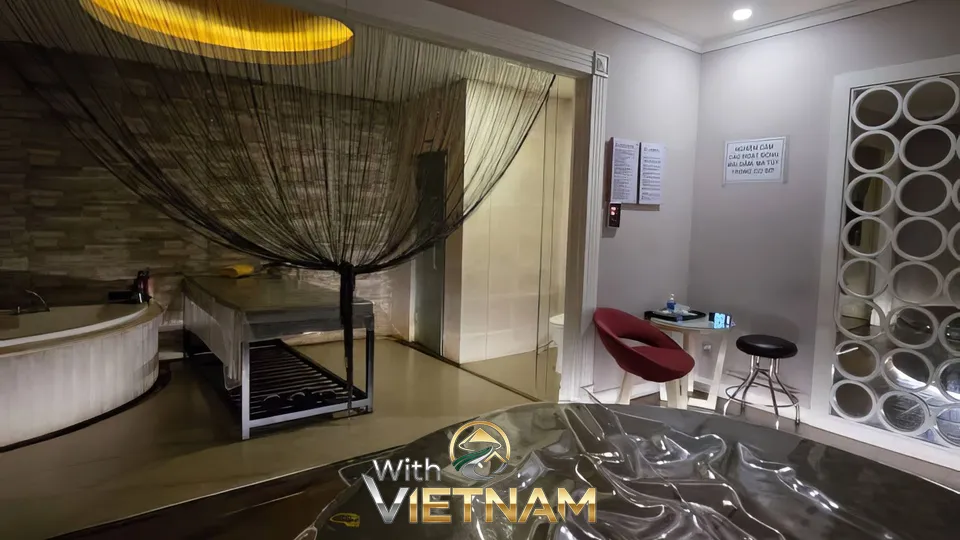 욕조와 베드가 있는 체리 스파 룸