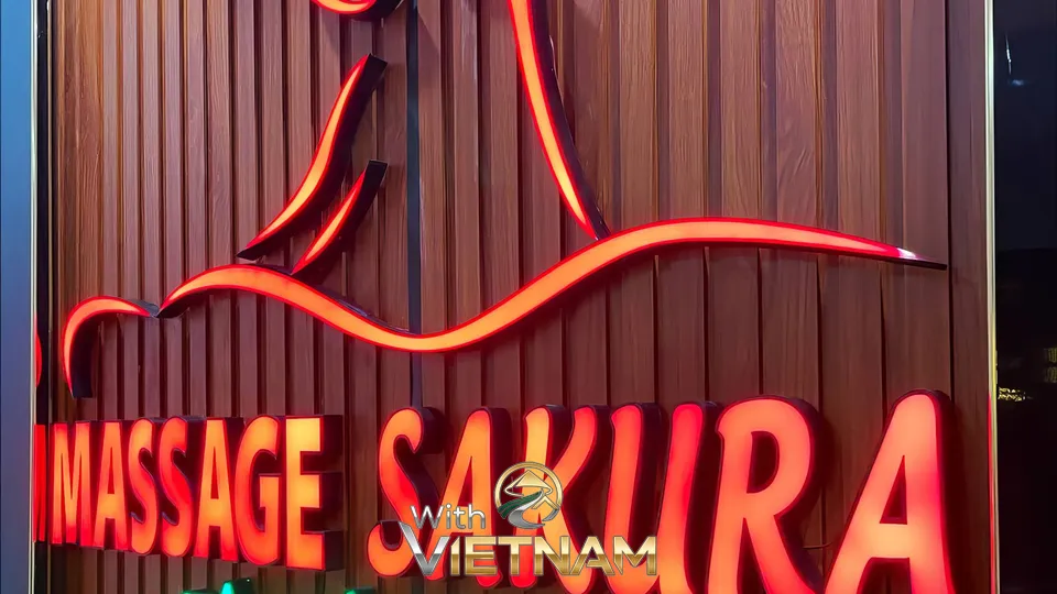 나트랑 사쿠라 마사지 네온사인 로고
