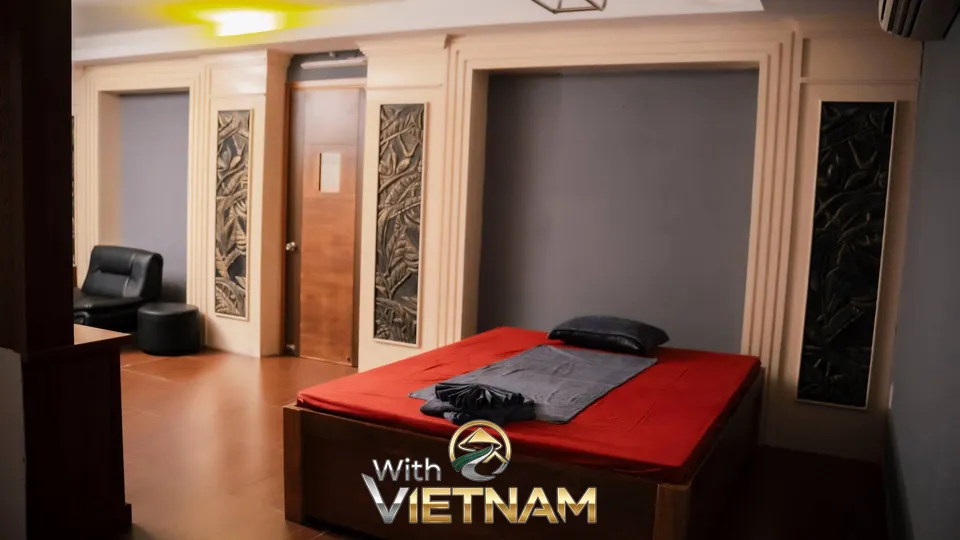 붉은 침대가 있는 도쿄 마사지의 룸