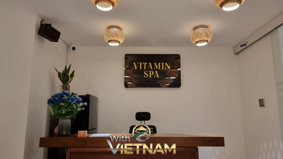 비타민 스파의 깔끔한 로비와 안내 데스크