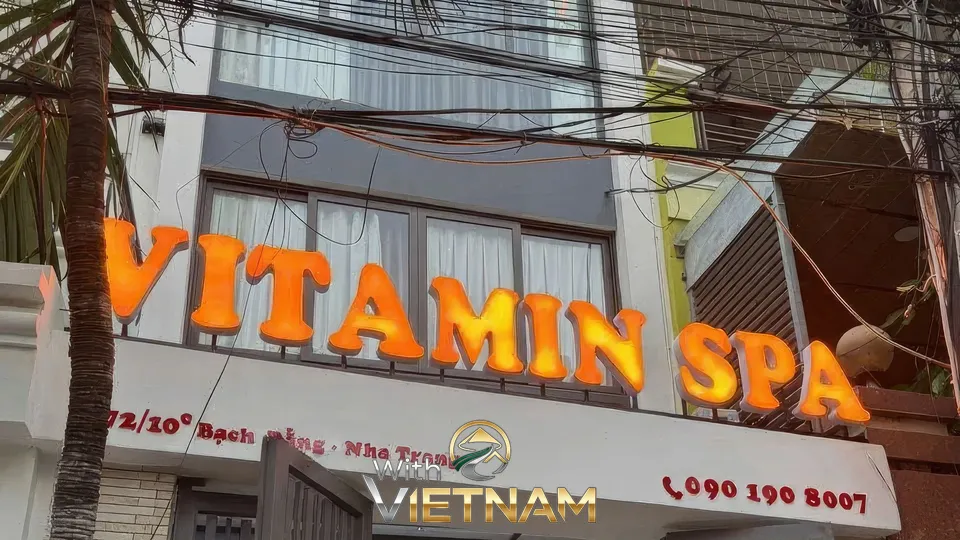 비타민 스파의 주황색 네온사인 간판