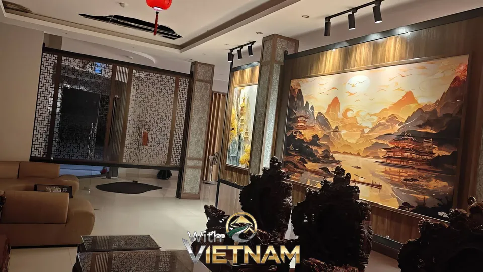 동양화 그림이 걸려 있는 마사지샵 로비